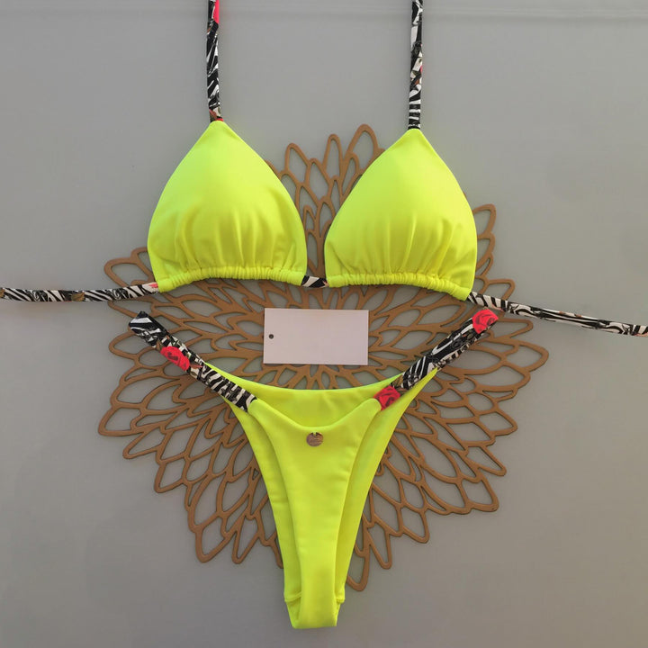 Fashionable holiday style contrast color two-piece bikini